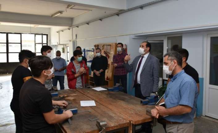 ÖĞRENCİLER MESLEKLERİNİ ÖNEMSEMELİ