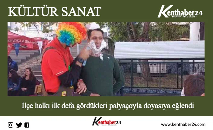 Erzincan’ın İliç ilçesinde ilk defa gördükleri palyaçoyla eğlenen vatandaşlar renkli