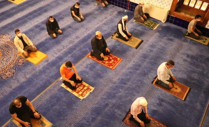 UZUN ARADAN SONRA CEMAAT SABAH NAMAZINA DURDU