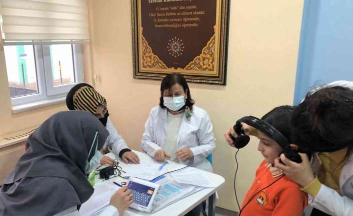 Erzincan’da ilkokul birinci sınıf öğrencilerine yönelik işitme tarama testleri yapılmaya