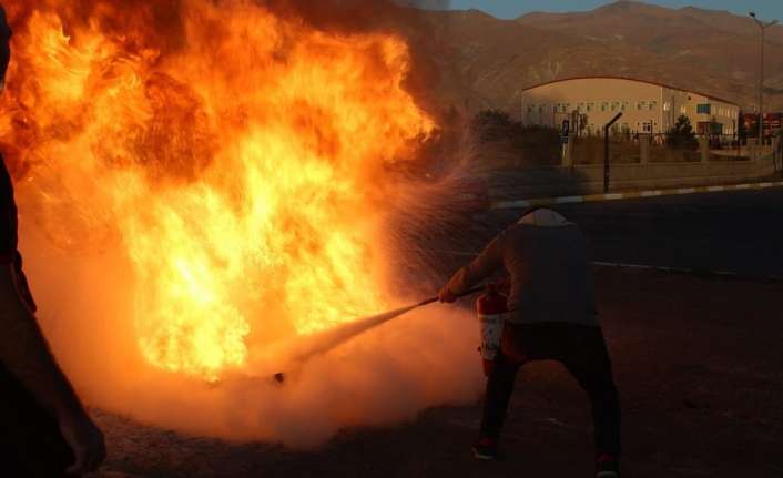 İTFAİYEDEN YANGIN EĞİTİMİ