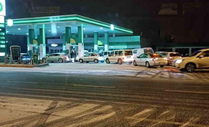 Bu gece saatlerinde Kahramanmaraş’ta meydana gelen 7.4 şiddetindeki deprem, birçok
