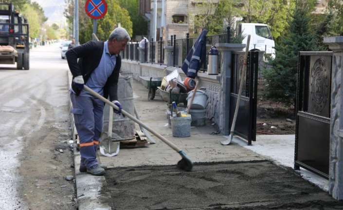 KALDIRIM YENİLEME ÇALIŞMALARI DEVAM EDİYOR