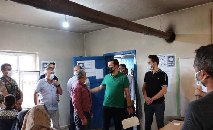 Erzincan’ın Tercan ilçesine bağlı Kalecik köyünde aşılama çalışması yapıldı.