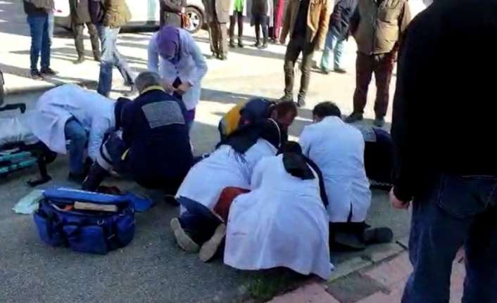 Erzincan’da yolda yürüdüğü anda kalp krizi geçirerek yere yığılan vatandaşa