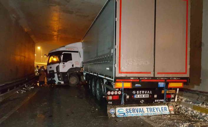 Erzincan’ın yüksek kesimlerinde etkili olan kar, tipi, buzlanma ulaşımda aksamalara