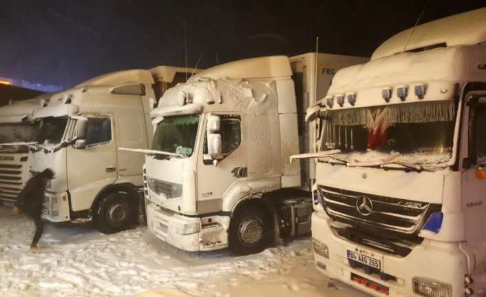 Erzincan’ın yüksek kesimlerinde etkili olan yoğun kar yağışı ve tipi