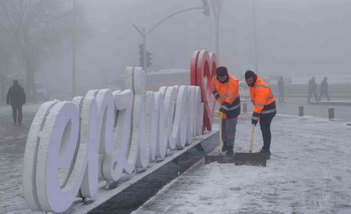Erzincan’da iki gündür kar