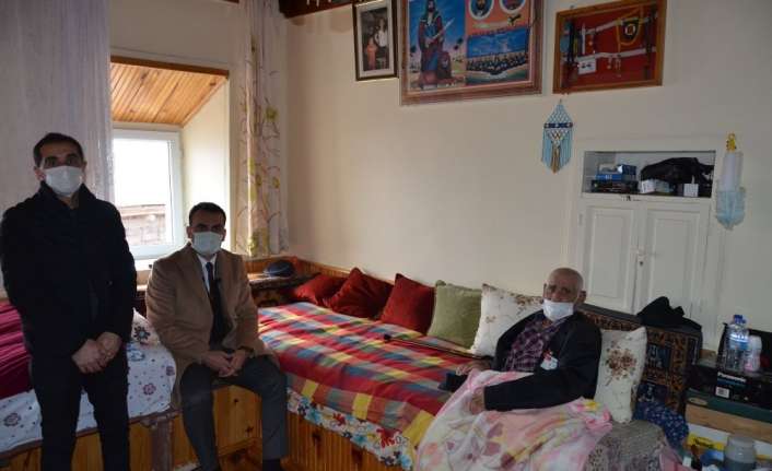 Erzincan’ın Tercan ilçe Kaymakamı Musa Kazım Çelik, Çatakdere köyünde ikamet