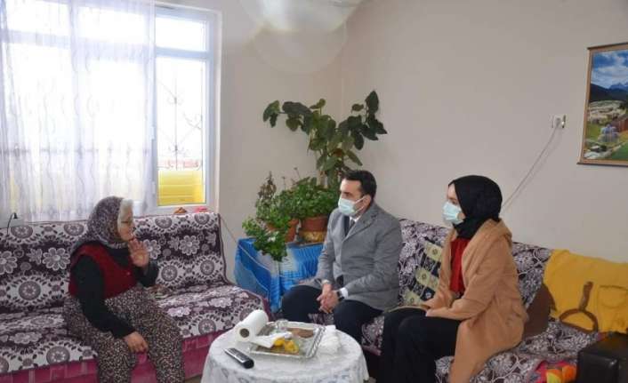 Tercan Kaymakamı Musa Kazım Çelik ve eşi Sabah Çelik, hane