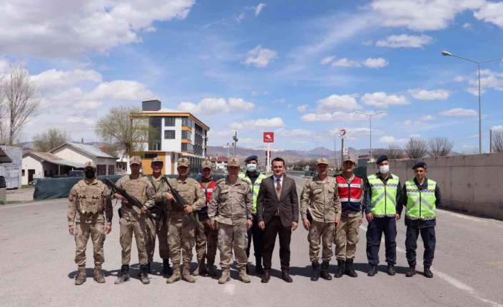 Erzincan’ın Tercan ilçesi Kaymakamı Musa Kazım Çelik, İlçe Jandarma Komutanlığı