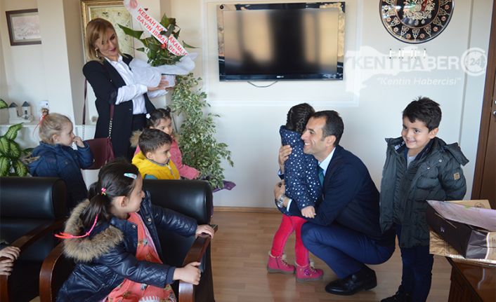 Erzincan Kemah İlçesi Hacı Kamer Torun anaokulu öğrencileri hem devletin