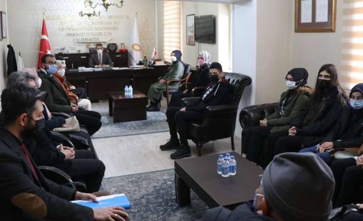 Erzincan’ın İliç Kaymakamı Yusuf Kaptanoğlu, LGS sınavları sonucunda ilçe ortaokullarından