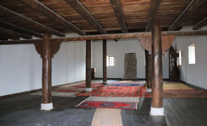 Erzincan Kemah ilçesinde yapılan çalışmalar sonrasında Kemah Kalesi ışıklandırılması ve