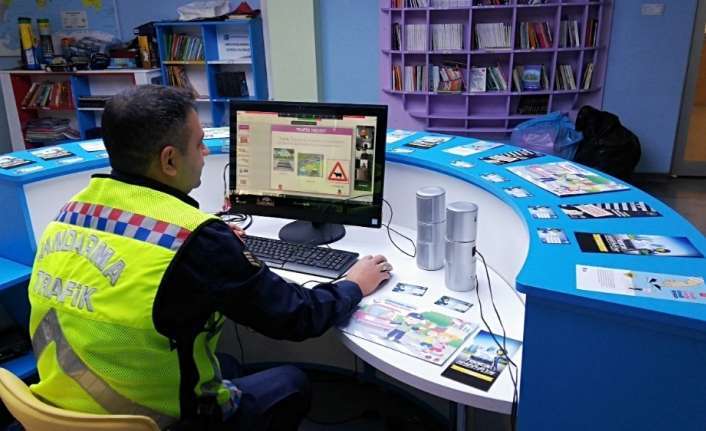 Erzincan’ın Kemaliye ilçesinde jandarma tarafından ilköğretim okulu öğrencilerine online trafik