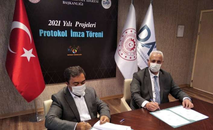 Erzincan’ın Kemaliye ilçesinde DAP Bölge Kalkınma İdaresine sunulan ‘Kemaliye’de Meyve
