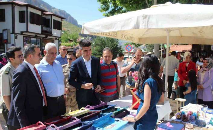 Kemaliye Nimet Talu Halk Eğitimi Merkezinin yılsonu sergisi açıldı.