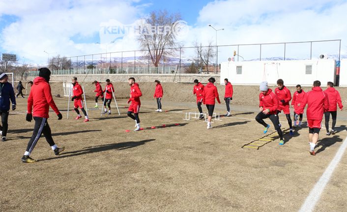3. Lig 1. Gurupta mücadele eden Anagold 24Erzincanspor, hafta sonu