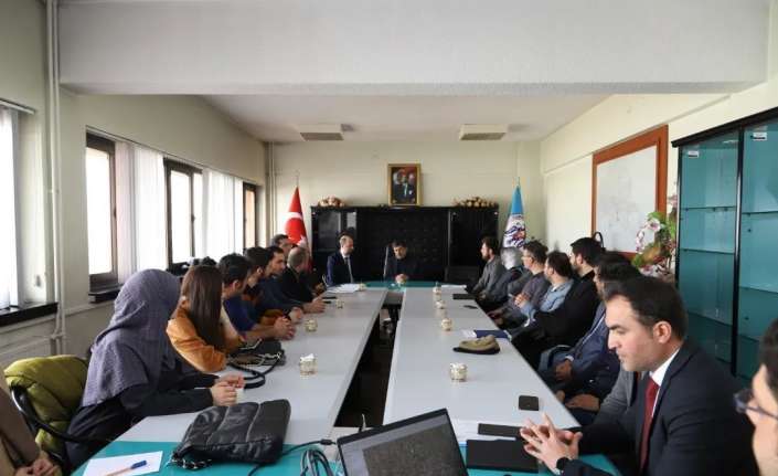 Yapı Stoku Değerlendirme Komisyonu üyeleri Belediye Başkanı Bekir Aksun ile