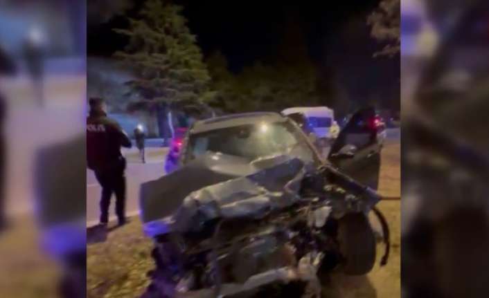 Erzincan’da direksiyon hakimiyetini kaybeden sürücünün kullandığı otomobil, park halindeki 4