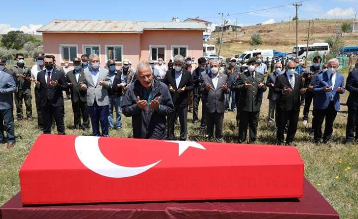 92 yaşında vefat eden Erzincanlı Kore Gazisi Zeynel Polat için