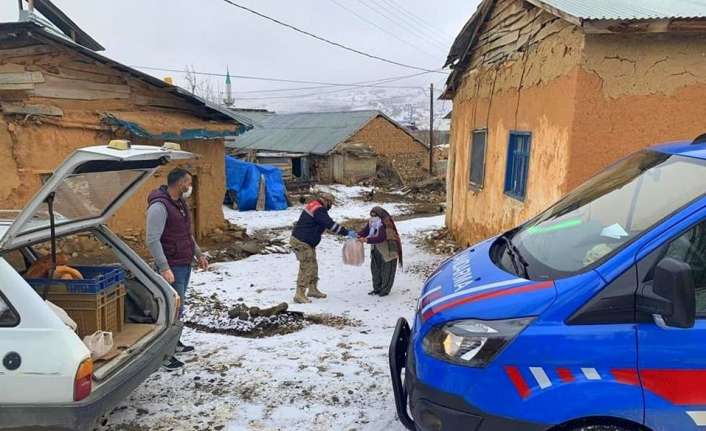 Erzincan’ın Çayırlı ilçesinde korona virüs tedbirleri kapsamında hafta sonu uygulanan