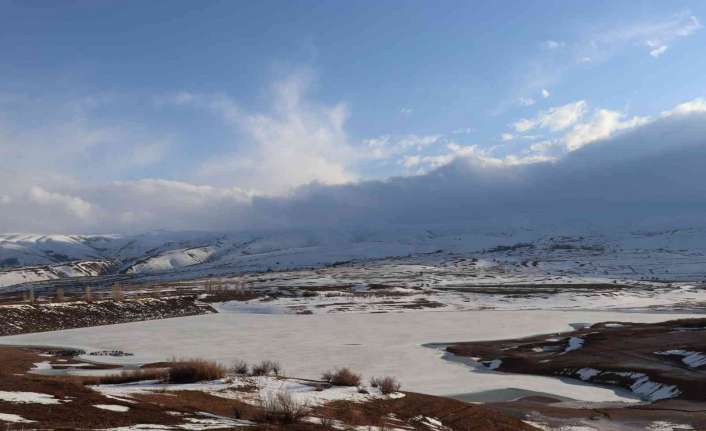 Erzincan’da bulunan ve tarımsal sulama amaçlı kullanılan Çayırlı Göleti’nin su
