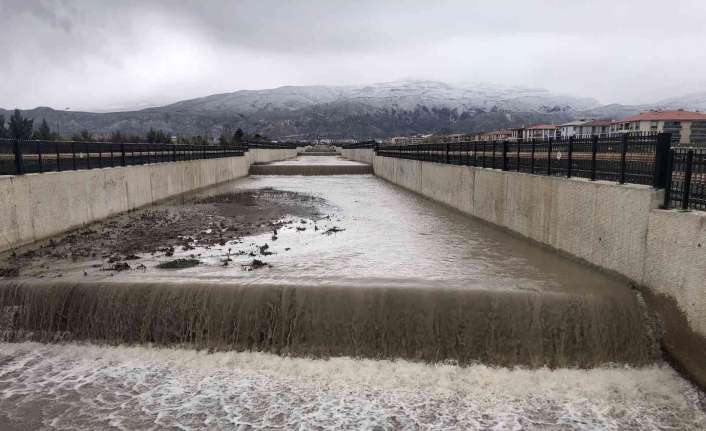 Erzincan’ın Kavakyolu semtinden geçen