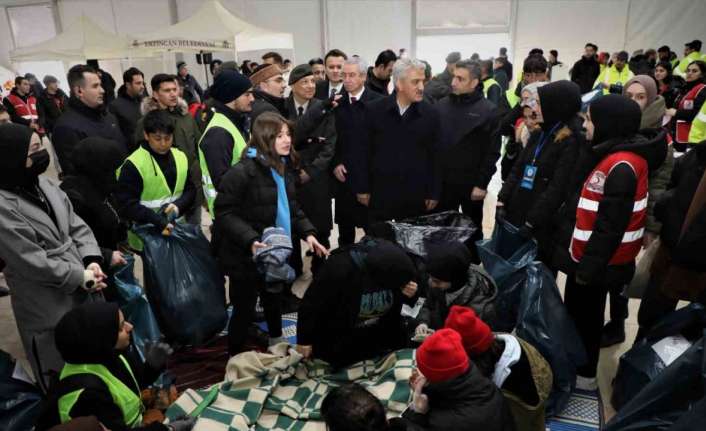 Erzincan Valisi Mehmet Makas, Yardım Toplama Merkezi ile Erzincan Mesleki