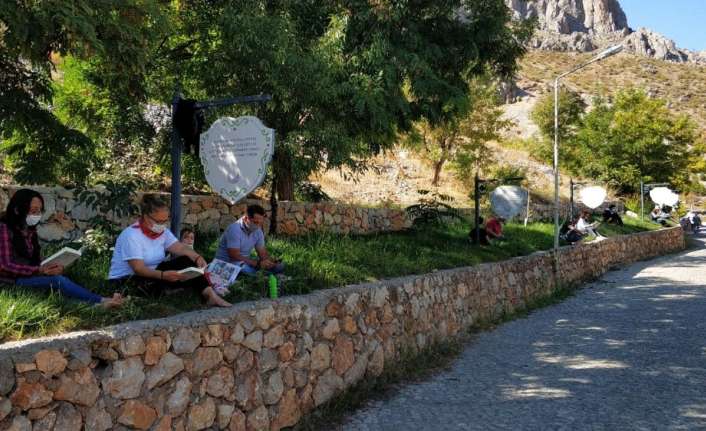Erzincan’ın Kemaliye ilçesinde maden şirketlerine verilen arama ruhsatlarını protesto etmek