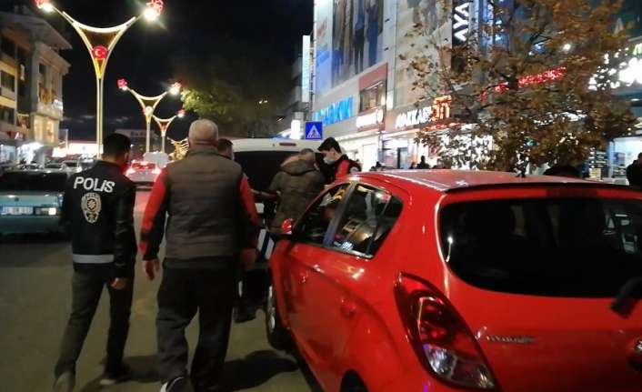 Erzincan’da korana virüs (Covid-19) salgınıyla mücadele kapsamında yapılan denetimlerde maskeyi