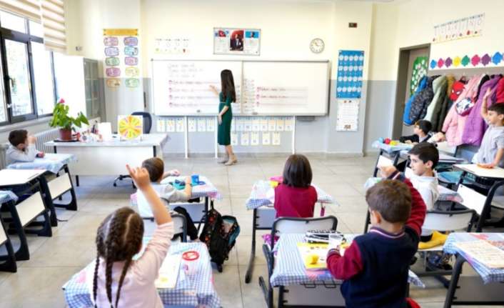 Milli Eğitim Bakanlığı (MEB), aynı zamanda sözleşmeli öğretmen olan eşlerin
