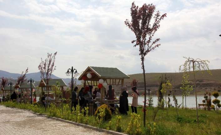 Korona virüsle mücadele kapsamında geçici süreyle kapatılan Erzincan’ın İliç ilçesindeki