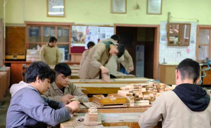 Erzincan Mesleki ve Teknik Anadolu Lisesi öğretmen ve öğrencileri, afet