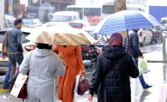 METEOROLOJİDEN ERZİNCAN VE ÇEVRE İLLER İÇİN KUVVETLİ YAĞIŞ UYARISINDA BULUNULDU