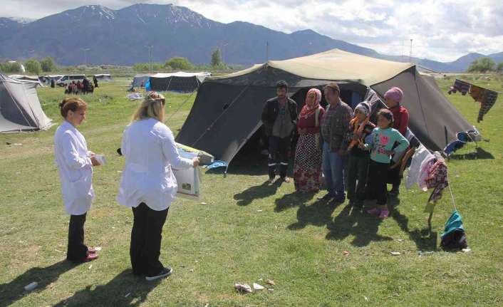 Erzincan’da sağlık çalışanları, yaz