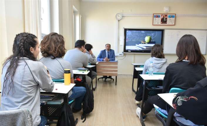 Milli Eğitim Müdürü Aziz Gün, okul ziyaretleri dahilinde Erzincan Fen