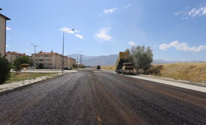 ERZİNCAN BELEDİYESİ FEN İŞLERİ MÜDÜRLÜĞÜ EKİPLERİ MİMAR SİNAN MAHALLESİNDEKİ BAŞLATTIĞI