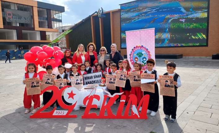 Türkiye Cumhuriyeti’nin kuruluşunun 100. Yıldönümü çeşitli etkinliklerle kutlanırken, Erzincan’da minik