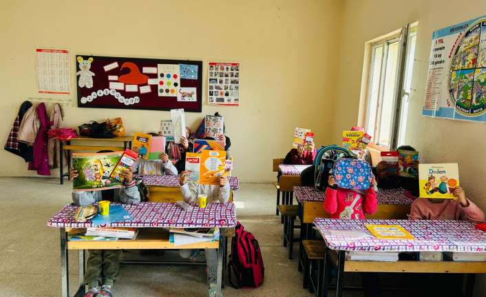 Erzincan’da Demirkent TOKİ İlkokulu’nda uygulanan “Bir İnsan Bir Tebessüm” projesi