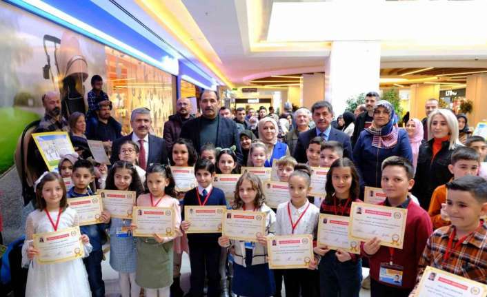 Erzincan’da minik öğrencilerin hayat hikâyelerinden oluşan kitabın gelirleri depremzedeler için