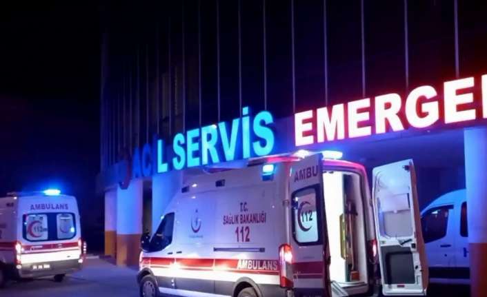 Erzincan’da sürücüsü ehliyetsiz motosikletin çarptığı polis memuru yaralandı.