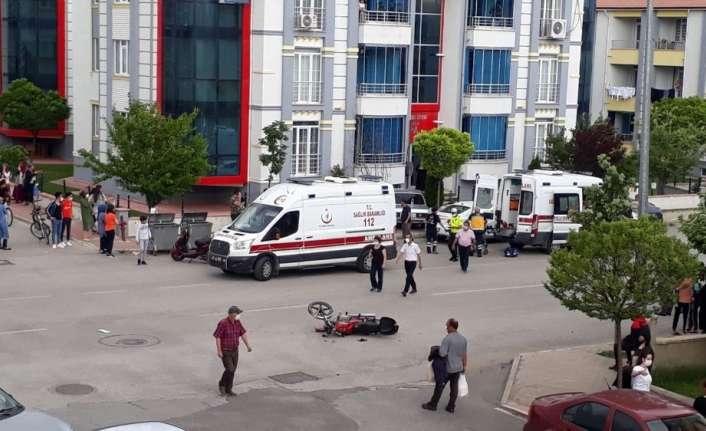 Erzincan’da motosikletle çarpışan otomobil