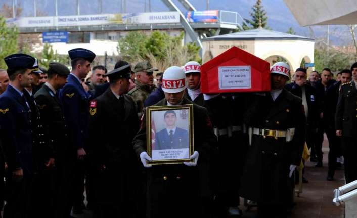 İzmir’in Buca ilçesinde önceki gün motosikletle otomobilin çarpışması sonucu meydana