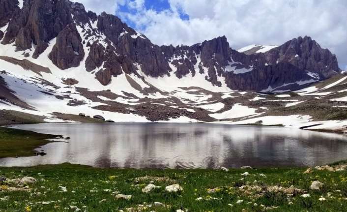 Doğa yürüyüşü (trekking) yaparak Erzincan ile Tunceli arasındaki 3000 rakımlı