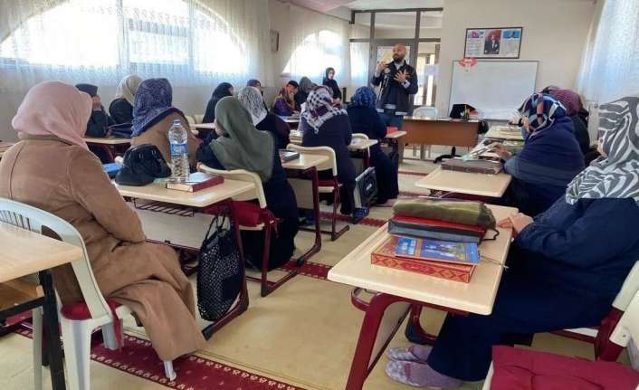 Erzincan’da ’’En İyi Narkotik Polisi: Anne’’ projesi çerçevesinde ailelere yönelik