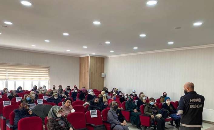 Erzincan’da ’’En İyi Narkotik Polisi: Anne’’ projesi çerçevesinde ailelere yönelik
