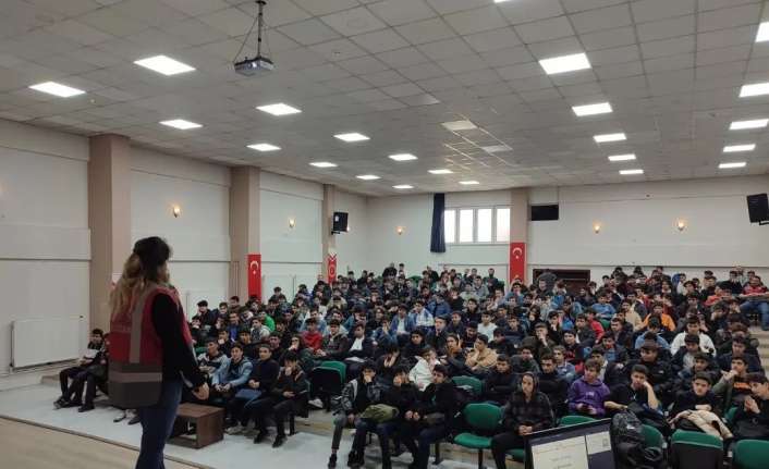 ERZİNCAN’DA POLİS EKİPLERİNCE, “GÜVENLİ OKUL GÜVENLİ GELECEK” PROJESİ ÇERÇEVESİNDE OKULLARDA