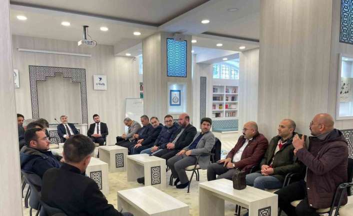 Erzincan’da Diyanet Gençlik Merkezi’nde bazı okul müdürleri ve öğretmenlerle değerlendirme