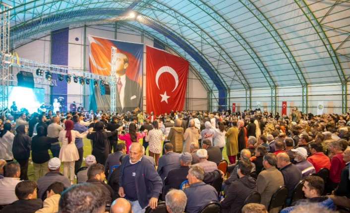 Erzincan’ın Otlukbeli ilçesinde düzenlenen Yaz Şenlikleri programı yoğun katılımla yapıldı.
